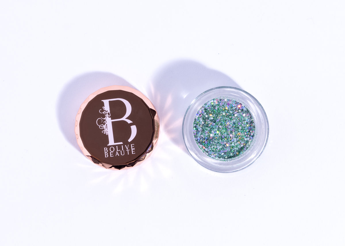 Spearmint green glitter eyeshadow with silver reflect by Bolive Beauté