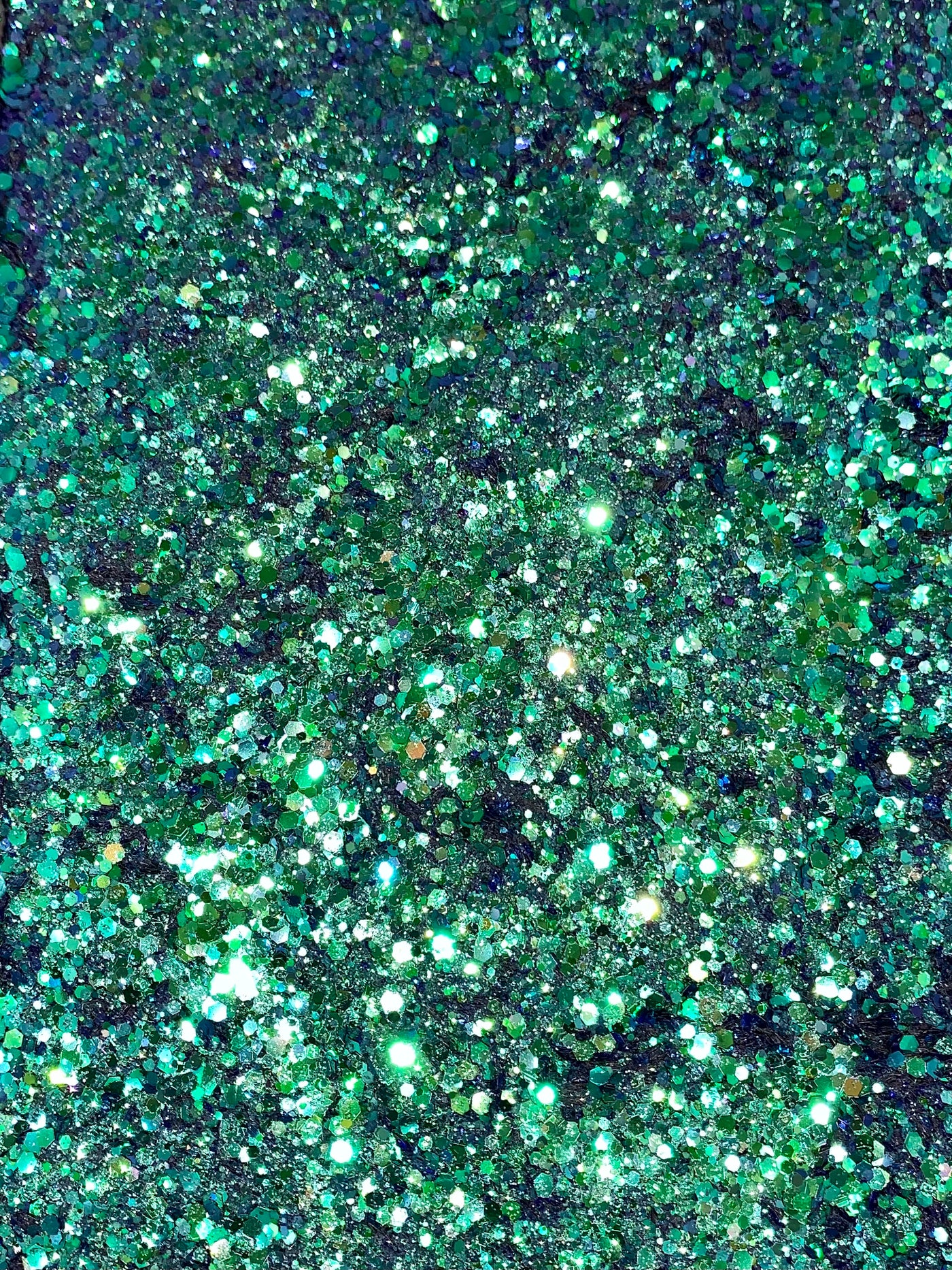 Aurora emerald green duochrome glitter eyeshadow with blue reflect by Bolive Beauté
