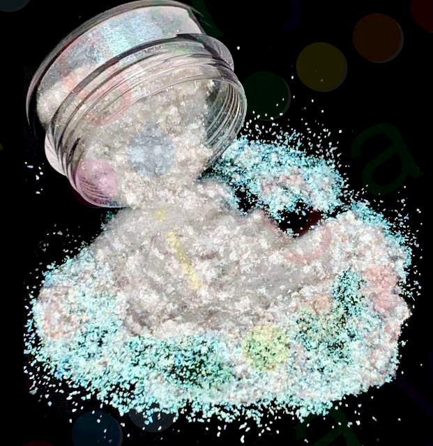 H2O iridescent white loose eyeshadow pigment flashing teal blue by Bolive Beauté