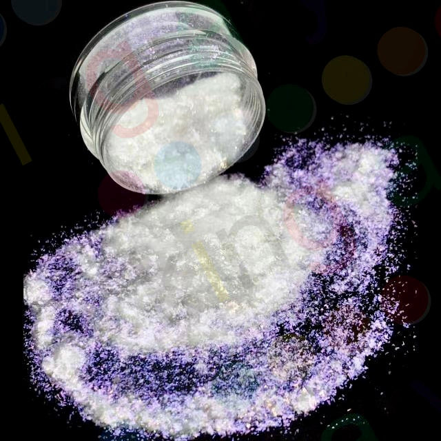 Ultraviolet iridescent white purple loose eyeshadow pigment by Bolive Beauté
